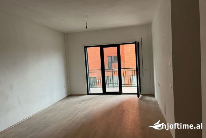 Ambient biznesi me qera 3+1 ne Tirane - 400 Euro