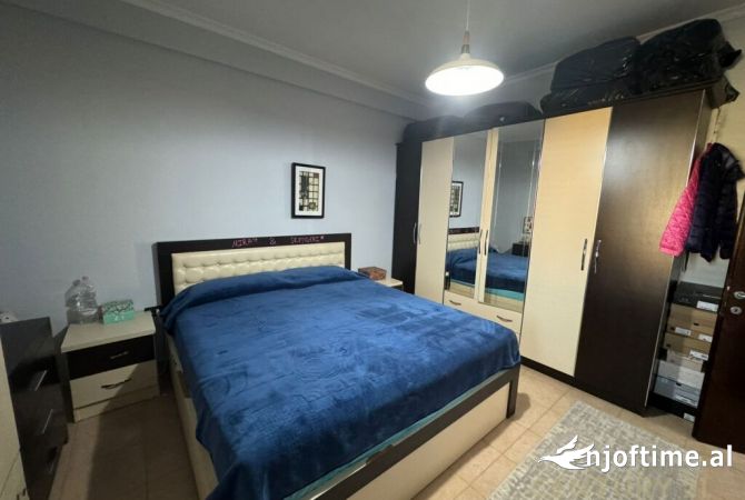 Shtepi ne shitje Apartament ne Tirane, 2+1, Mobilimi E mobiluar, Pagesa 140,000  Euro.