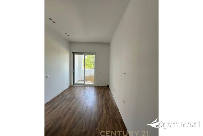 Shtepi ne shitje Apartament ne Tirane, 1+1, Mobilimi Bosh, pa mobiluar, Pagesa 128,000  Euro.