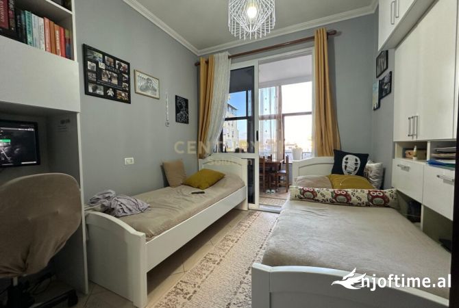 Shtepi ne shitje Apartament ne Tirane, 2+1, Mobilimi E mobiluar, Pagesa 122,000  Euro.