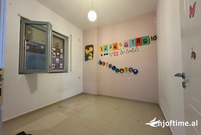 Ambient biznesi me qera 3+1 ne Tirane - 1,000 Euro