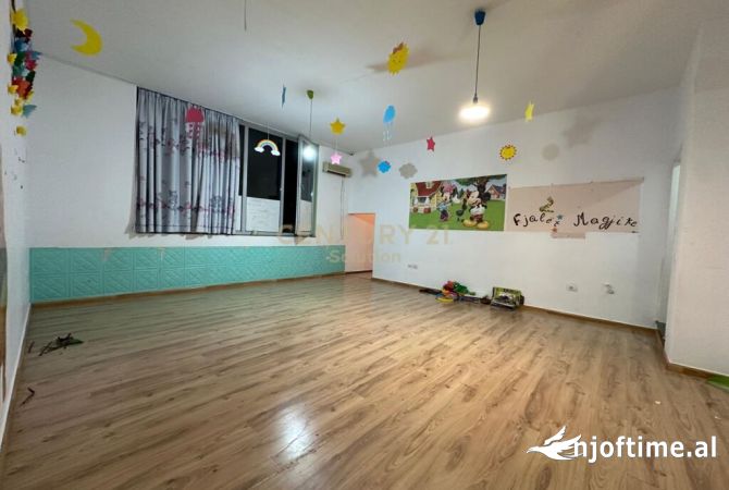 Ambient biznesi me qera 3+1 ne Tirane - 1,000 Euro