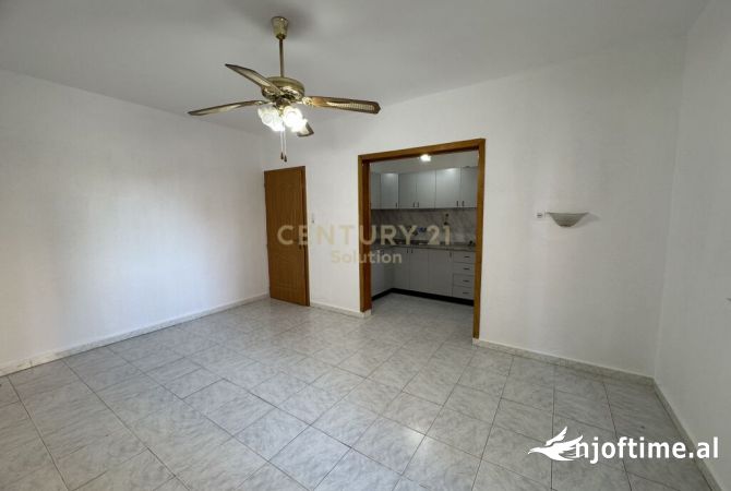 Shtepi ne shitje Apartament ne Tirane, 2+1, Mobilimi Bosh, pa mobiluar, Pagesa 98,000  Euro.