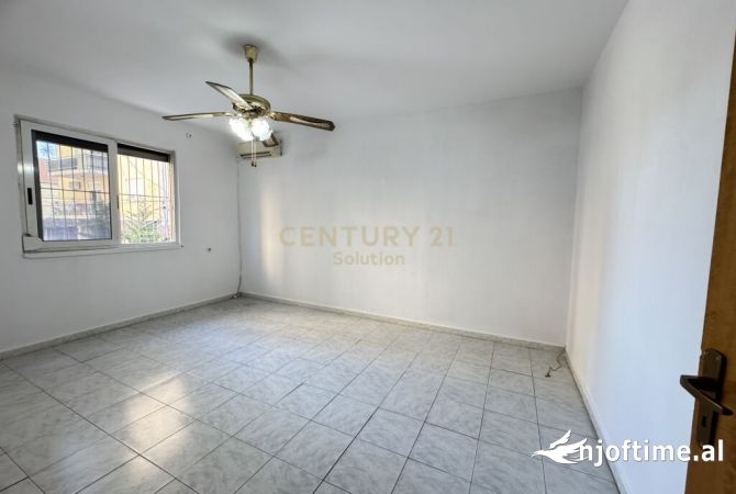 Shtepi ne shitje Apartament ne Tirane, 2+1, Mobilimi Bosh, pa mobiluar, Pagesa 98,000  Euro.