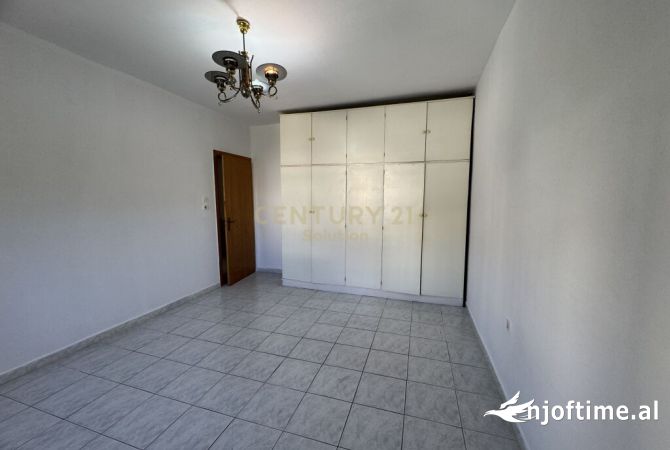 Shtepi ne shitje Apartament ne Tirane, 2+1, Mobilimi Bosh, pa mobiluar, Pagesa 98,000  Euro.