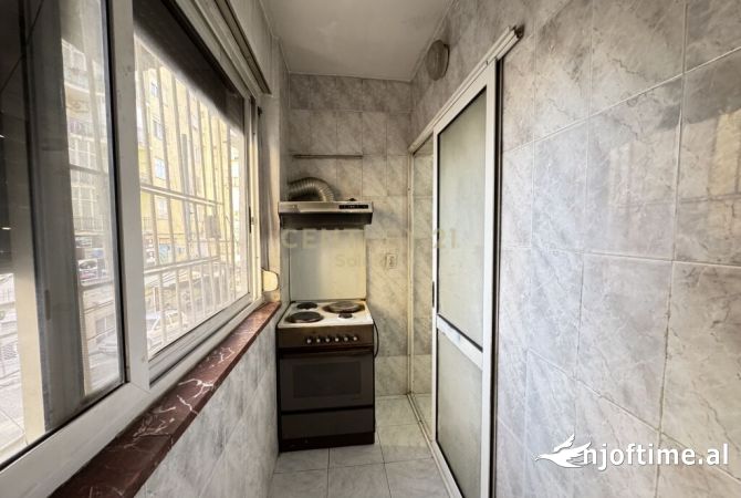 Shtepi ne shitje Apartament ne Tirane, 2+1, Mobilimi Bosh, pa mobiluar, Pagesa 98,000  Euro.