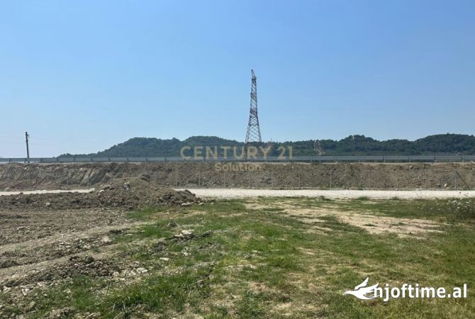 Truall ose Toke ne Tirane - 295,000 Euro