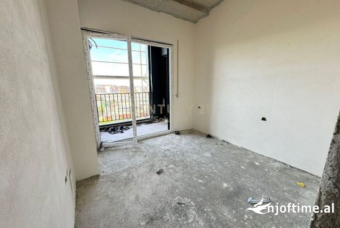 Shtepi ne shitje Apartament ne Tirane, 2+1, Mobilimi Bosh, pa mobiluar, Pagesa 128,000  Euro.