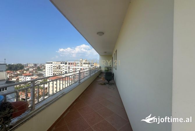 Shtepi ne shitje Apartament ne Tirane, 2+1, Mobilimi E mobiluar, Pagesa 133,000  Euro.
