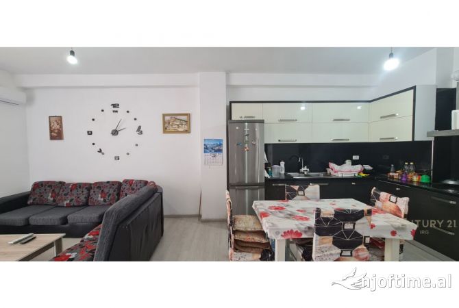 Shtepi ne shitje Apartament ne Tirane, 2+1, Mobilimi E mobiluar, Pagesa 110,000  Euro.