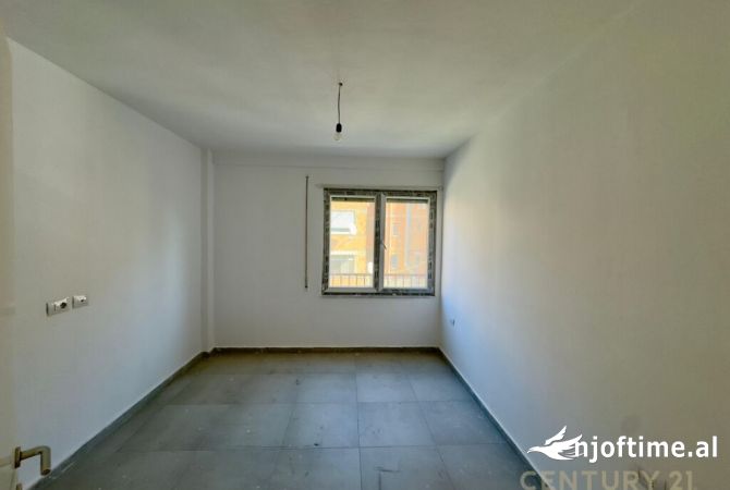 Ambient biznesi me qera 3+1 ne Tirane - 550 Euro