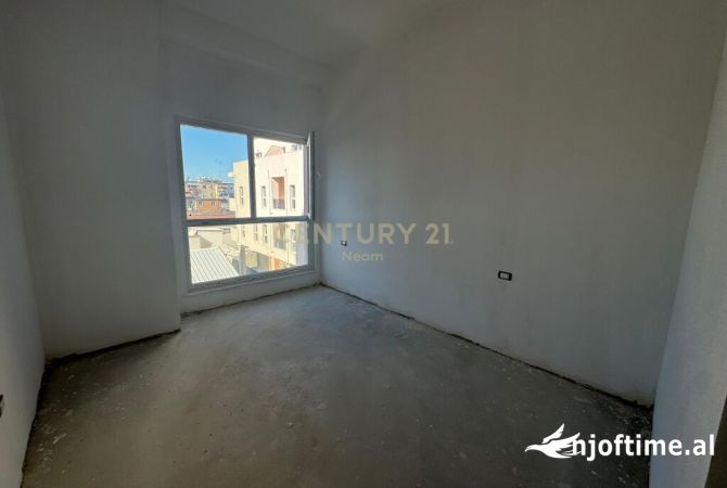 Shtepi ne shitje Apartament ne Tirane, 2+1, Mobilimi Bosh, pa mobiluar, Pagesa 158,000  Euro.