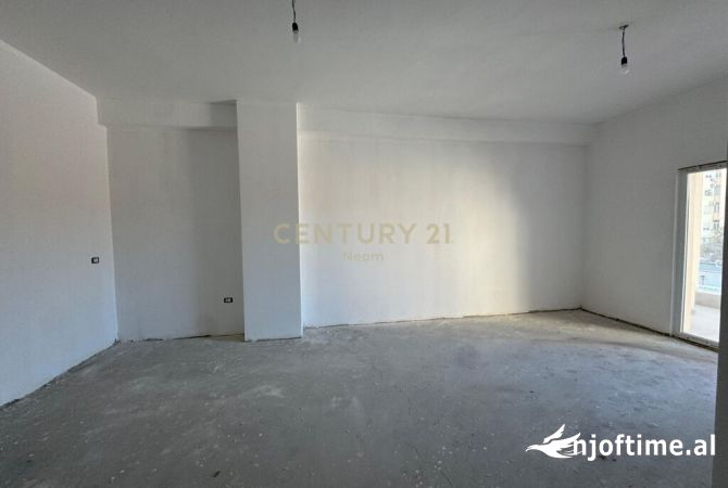 Shtepi ne shitje Apartament ne Tirane, 2+1, Mobilimi Bosh, pa mobiluar, Pagesa 158,000  Euro.