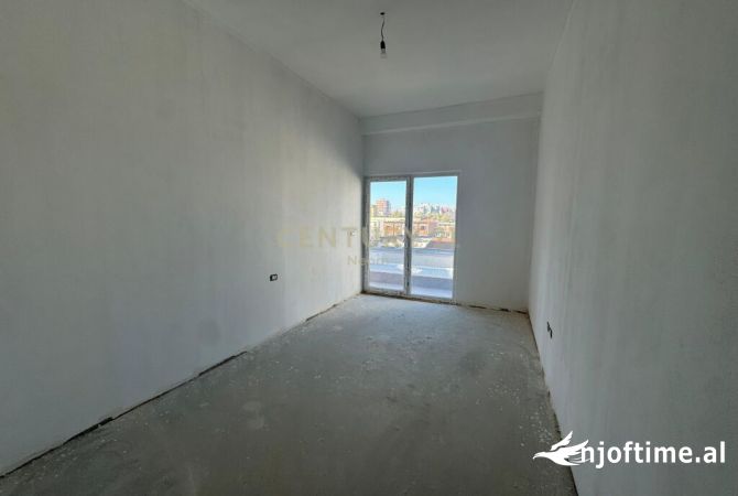 Shtepi ne shitje Apartament ne Tirane, 2+1, Mobilimi Bosh, pa mobiluar, Pagesa 158,000  Euro.