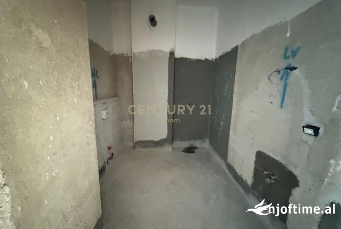 Shtepi ne shitje Apartament ne Tirane, 2+1, Mobilimi Bosh, pa mobiluar, Pagesa 158,000  Euro.