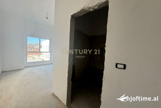 Shtepi ne shitje Apartament ne Tirane, 2+1, Mobilimi Bosh, pa mobiluar, Pagesa 158,000  Euro.