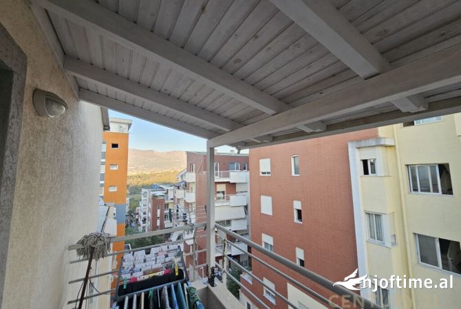 Shtepi ne shitje Apartament ne Tirane, 2+1, Mobilimi E mobiluar, Pagesa 160,000  Euro.