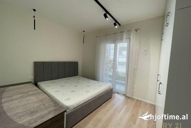 Shtepi ne shitje Apartament ne Tirane, 3+1, Mobilimi E mobiluar, Pagesa 275,000  Euro.