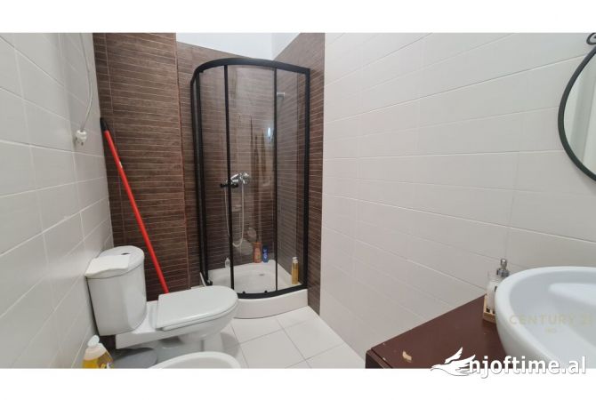 Shtepi me qera Apartament ne Tirane, 2+1, Mobilimi E mobiluar, Pagesa 700  Euro.