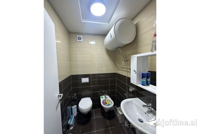 Shtepi me qera Apartament ne Tirane, 2+1, Mobilimi E mobiluar, Pagesa 750  Euro.