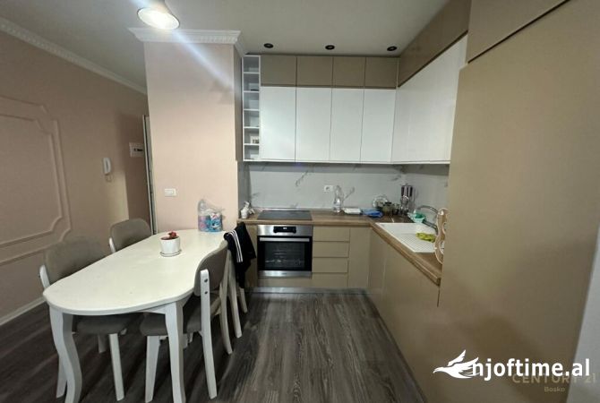 Shtepi me qera 2+1 ne Tirane - 750 Euro