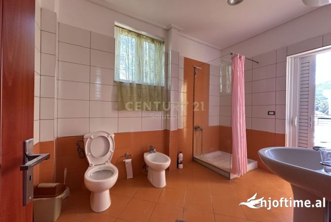 Shtepi ne shitje Apartament ne Sarande, 3+1, Mobilimi E mobiluar, Pagesa 310,000  Euro.