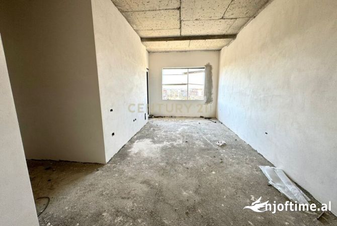 Shtepi ne shitje Apartament ne Tirane, 2+1, Mobilimi Bosh, pa mobiluar, Pagesa 128,000  Euro.