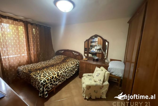 Shtepi ne shitje Apartament ne Tirane, 2+1, Mobilimi E mobiluar, Pagesa 230,000  Euro.