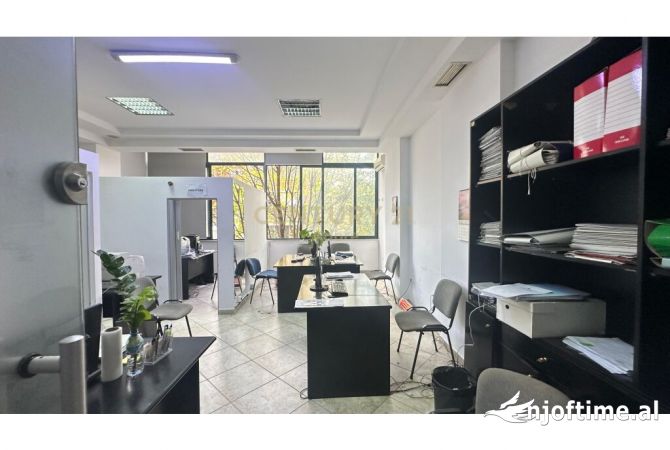 Ambient biznesi me qera 1+1 ne Tirane - 150,000 Euro