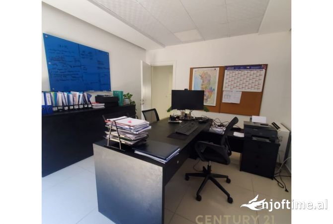 Ambient biznesi me qera 3+1 ne Tirane - 2,500 Euro