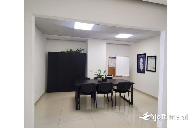 Zyre Per Qira Ne Rrugen E Kavajes!