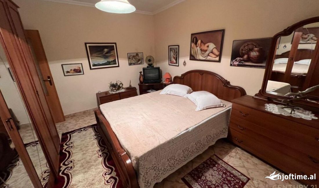 Shtepi ne shitje Apartament ne Tirane, 2+1, Mobilimi E mobiluar, Pagesa 133,000  Euro.