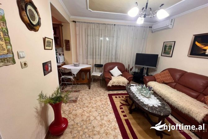 Shtepi ne shitje Apartament ne Tirane, 2+1, Mobilimi E mobiluar, Pagesa 133,000  Euro.