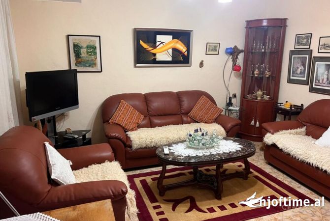 Shtepi ne shitje Apartament ne Tirane, 2+1, Mobilimi E mobiluar, Pagesa 133,000  Euro.