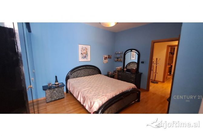 Shtepi ne shitje Apartament ne Tirane, 2+1, Mobilimi E mobiluar, Pagesa 250,000  Euro.