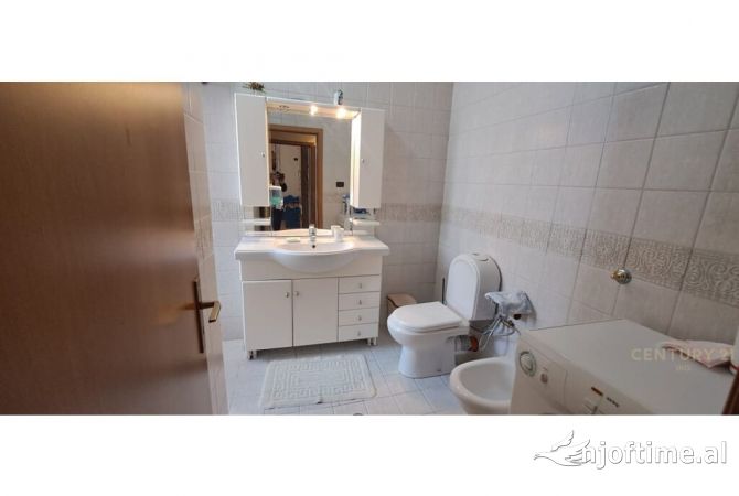 Shtepi ne shitje Apartament ne Tirane, 2+1, Mobilimi E mobiluar, Pagesa 250,000  Euro.