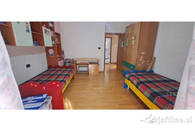 Shtepi ne shitje Apartament ne Tirane, 2+1, Mobilimi E mobiluar, Pagesa 250,000  Euro.