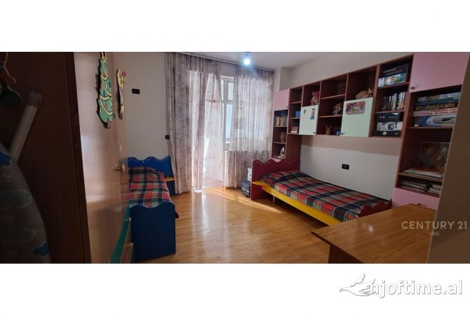 Shtepi ne shitje Apartament ne Tirane, 2+1, Mobilimi E mobiluar, Pagesa 250,000  Euro.