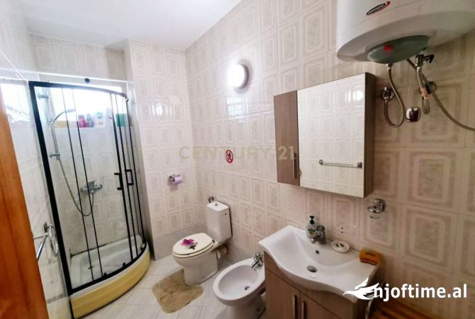 Shtepi ne shitje Apartament ne Tirane, 1+1, Mobilimi E mobiluar, Pagesa 199,000  Euro.