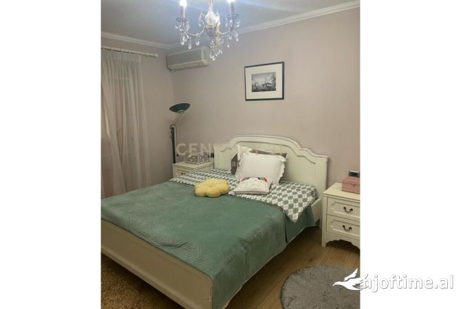 Shtepi me qera Apartament ne Tirane, 2+1, Mobilimi E mobiluar, Pagesa 750  Euro.