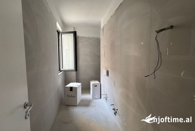 Shtepi ne shitje Apartament ne Tirane, 1+1, Mobilimi Bosh, pa mobiluar, Pagesa 101,500  Euro.