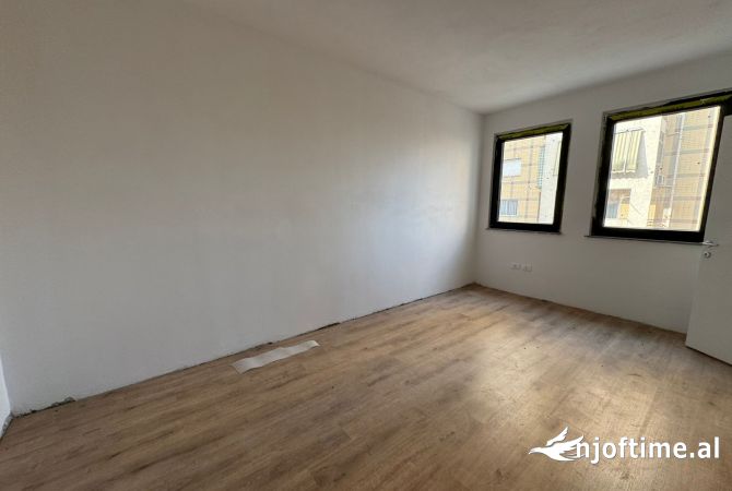 Shtepi ne shitje Apartament ne Tirane, 1+1, Mobilimi Bosh, pa mobiluar, Pagesa 101,500  Euro.