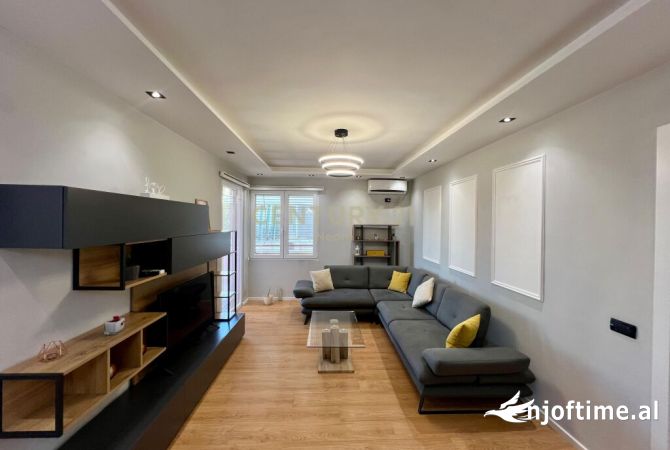 Shtepi me qera 2+1 ne Tirane - 800 Euro