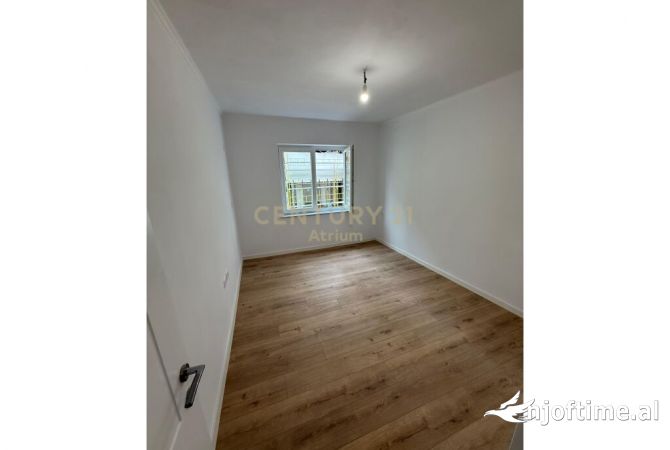 Shtepi ne shitje Apartament ne Tirane, 2+1, Mobilimi Bosh, pa mobiluar, Pagesa 185,000  Euro.