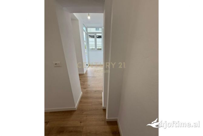 Shtepi ne shitje Apartament ne Tirane, 2+1, Mobilimi Bosh, pa mobiluar, Pagesa 185,000  Euro.