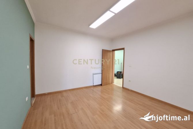 Ambient biznesi me qera 3+1 ne Tirane - 900 Euro