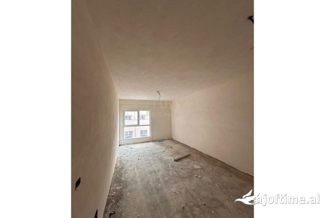 Shtepi ne shitje Apartament ne Tirane, 2+1, Mobilimi Bosh, pa mobiluar, Pagesa 164,000  Euro.