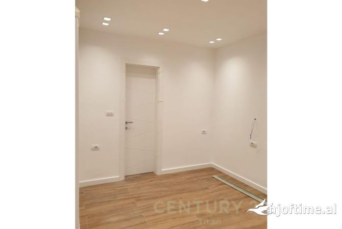 Shtepi ne shitje Apartament ne Tirane, 2+1, Mobilimi Bosh, pa mobiluar, Pagesa 112,000  Euro.
