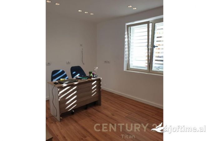 Shtepi ne shitje Apartament ne Tirane, 2+1, Mobilimi Bosh, pa mobiluar, Pagesa 112,000  Euro.