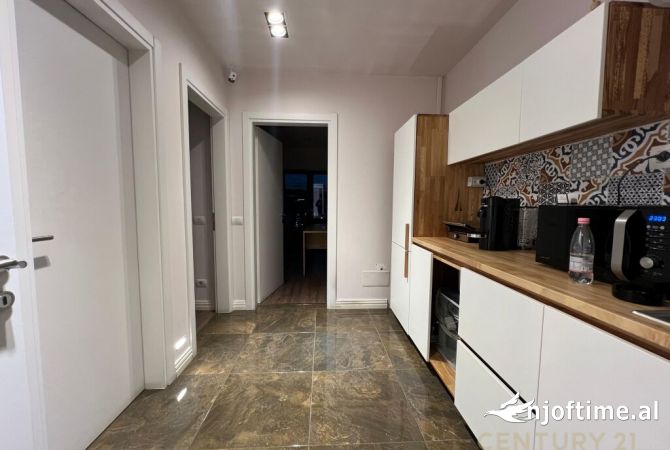 Ambient biznesi me qera 3+1 ne Tirane - 2,500 Euro